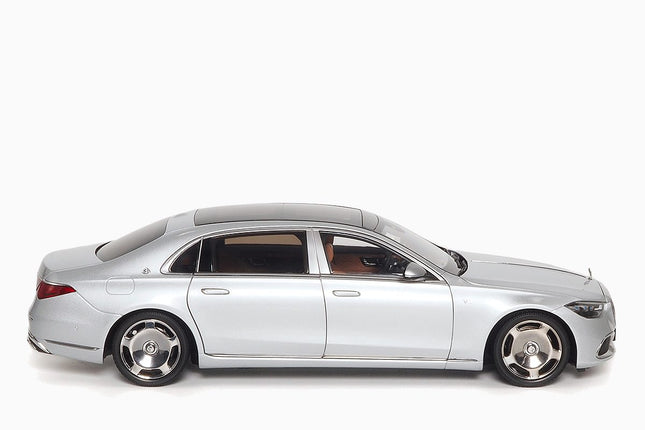 https://www.mydiecastcars.com/wp-content/uploads/2023/06/mercedes-maybach-silver-almost-real-2.jpg