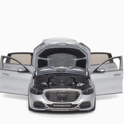 https://www.mydiecastcars.com/wp-content/uploads/2023/06/mercedes-maybach-silver-almost-real-4.jpg