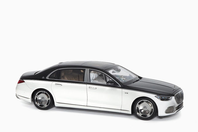 https://www.mydiecastcars.com/wp-content/uploads/2023/12/mercedes-mayback-black-white-1.jpg