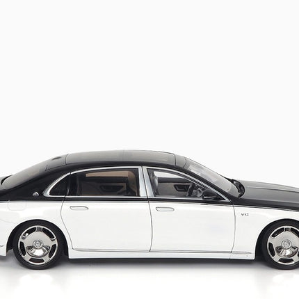 https://www.mydiecastcars.com/wp-content/uploads/2023/12/mercedes-mayback-black-white-2.jpg