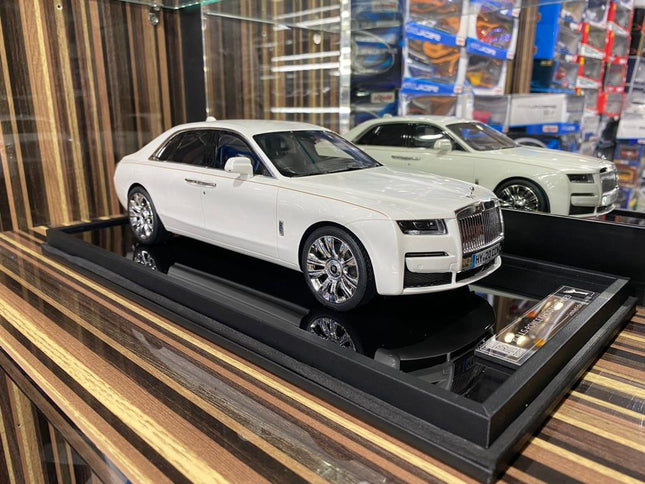 Motorhelix 1/18 Rolls-Royce Ghost EWB White Resin Model Car - detailed collector display model