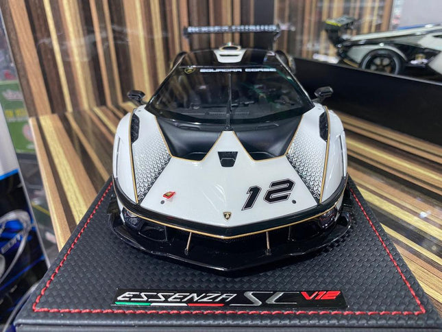MR Lamborghini Essensa SC V12 1:18 Resin Diecast Model Car White & Carbon - studio product photo of the scale model