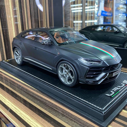MR 1:18 Lamborghini Urus Black Metallic Resin Model Car - detailed collector display model
