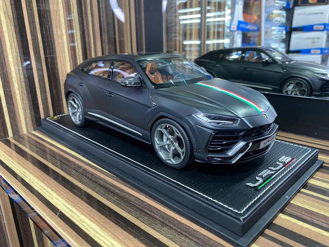 MR 1:18 Lamborghini Urus Black Metallic Resin Model Car - detailed collector display model