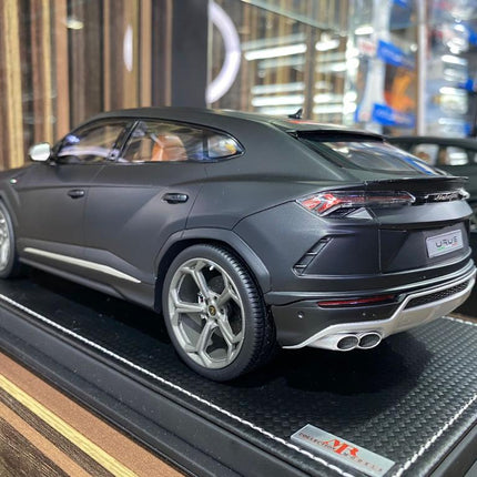 MR 1:18 Lamborghini Urus Black Metallic Resin Model Car - collectible scale model car