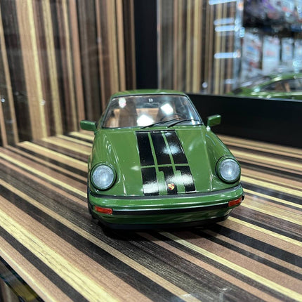 Solido Porsche 911 Carrera 1/18 Diecast Model Green Partial Opening - detailed die-cast style model