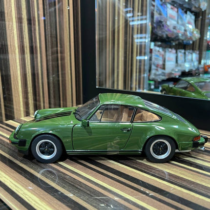 Solido Porsche 911 Carrera 1/18 Diecast Model Green Partial Opening - collectible scale model car