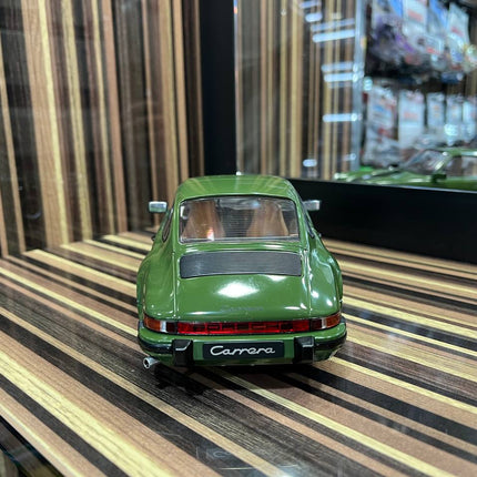 Solido Porsche 911 Carrera 1/18 Diecast Model Green Partial Opening - scale model for display
