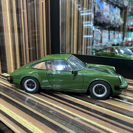 Solido Porsche 911 Carrera 1/18 Diecast Model Green Partial Opening - fine detailed model replica