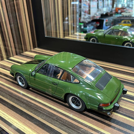 Solido Porsche 911 Carrera 1/18 Diecast Model Green Partial Opening - premium collector scale model
