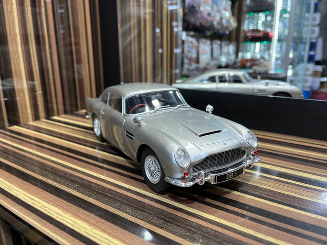 Solido Aston Martin DB5 - 1/18 Diecast Model, Partial Opening - Silver - studio product photo of the scale model