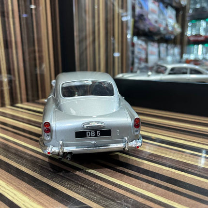 Solido Aston Martin DB5 - 1/18 Diecast Model, Partial Opening - Silver - premium collector scale model