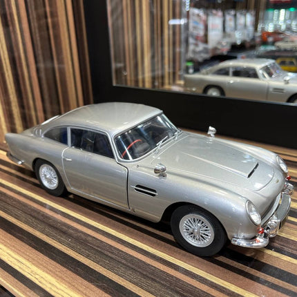 Solido Aston Martin DB5 - 1/18 Diecast Model, Partial Opening - Silver - detailed collector display model