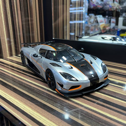 AutoArt Koenigsegg Agera RS Silver 1:18 Diecast Model Car - studio product photo of the scale model