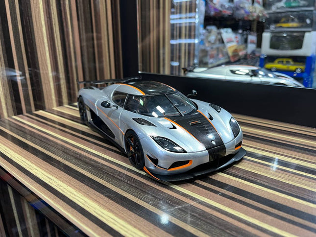 AutoArt Koenigsegg Agera RS Silver 1:18 Diecast Model Car - studio product photo of the scale model