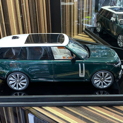 MotorHelix Range Rover Autobiography British Racing Green 1:18 Resin Model Car - scale model for display
