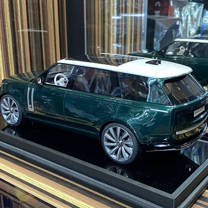 MotorHelix Range Rover Autobiography British Racing Green 1:18 Resin Model Car - fine detailed model replica