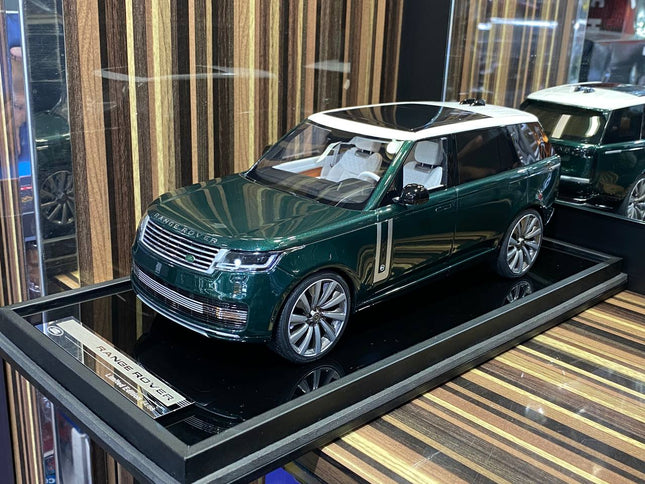 MotorHelix Range Rover Autobiography British Racing Green 1:18 Resin Model Car - detailed collector display model
