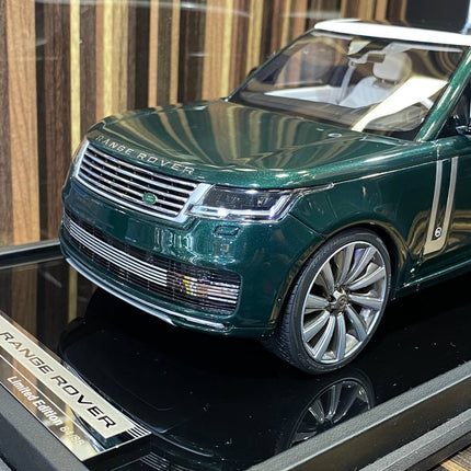 MotorHelix Range Rover Autobiography British Racing Green 1:18 Resin Model Car - studio product photo of the scale model