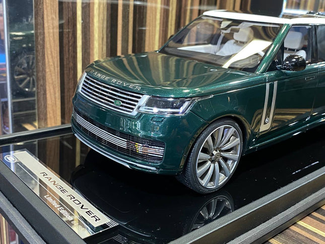 MotorHelix Range Rover Autobiography British Racing Green 1:18 Resin Model Car - studio product photo of the scale model