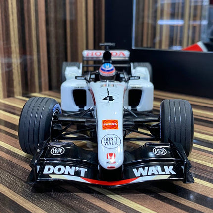 Minichamps 1/18 Honda B-A-R #4 T. Sato 2005 White/Red Diecast Model - collector edition scale model