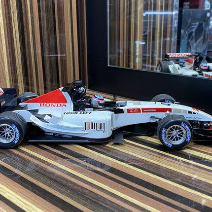 Minichamps 1/18 Honda B-A-R #4 T. Sato 2005 White/Red Diecast Model - scale model for display