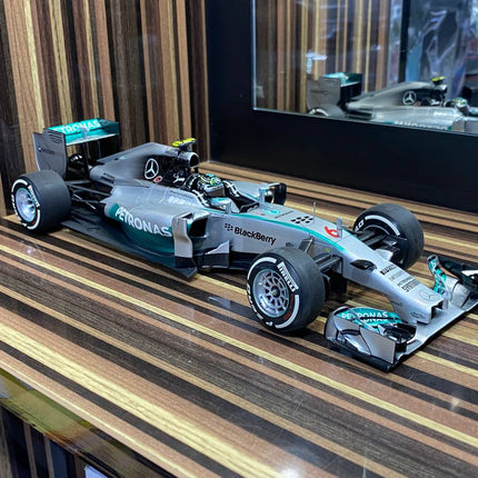 Minichamps Mercedes Benz AMG Petronas F1 Team W05 #6 N. Rosberg 2014 1:18 Diecast Model Car Silver - studio product photo of 