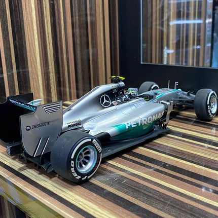 Minichamps Mercedes Benz AMG Petronas F1 Team W05 #6 N. Rosberg 2014 1:18 Diecast Model Car Silver - fine detailed model repl