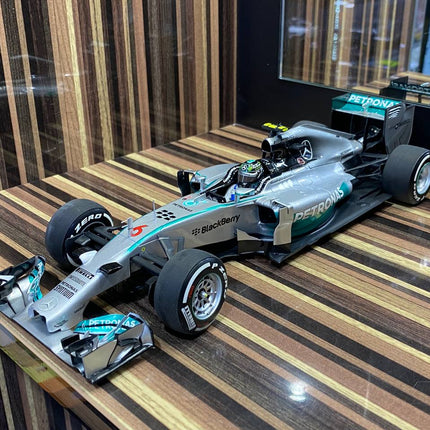 Minichamps Mercedes Benz AMG Petronas F1 Team W05 #6 N. Rosberg 2014 1:18 Diecast Model Car Silver - detailed collector displ
