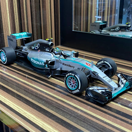 Minichamps Mercedes-Benz AMG Petronas F1 W06 Hybrid #6 N. Rosberg 2015 1/18 Diecast Model - fine detailed model replica