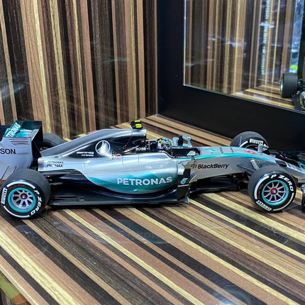 Minichamps Mercedes-Benz AMG Petronas F1 W06 Hybrid #6 N. Rosberg 2015 1/18 Diecast Model - scale model for display