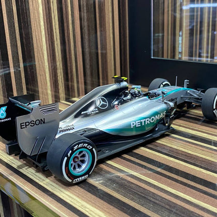 Minichamps Mercedes-Benz AMG Petronas F1 W06 Hybrid #6 N. Rosberg 2015 1/18 Diecast Model - collectible scale model car