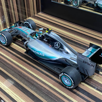 Minichamps Mercedes-Benz AMG Petronas F1 W06 Hybrid #6 N. Rosberg 2015 1/18 Diecast Model - studio product photo of the scale