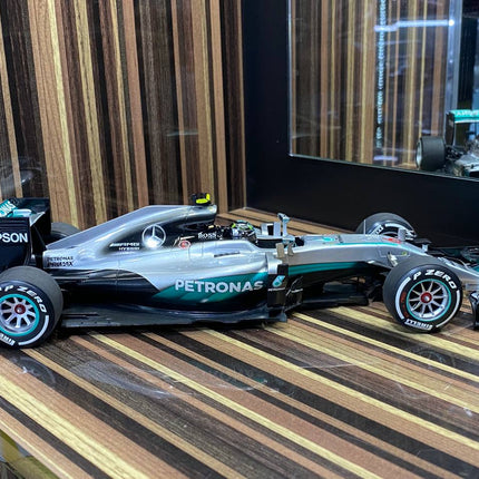 Minichamps Mercedes AMG Petronas F1 W06 Hybrid #6 N. Rosberg 2016 1/18 Diecast Silver - premium collector scale model
