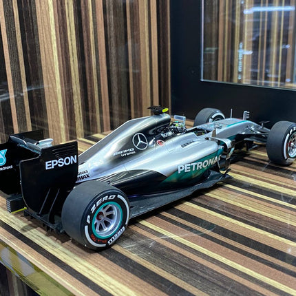 Minichamps Mercedes AMG Petronas F1 W06 Hybrid #6 N. Rosberg 2016 1/18 Diecast Silver - fine detailed model replica