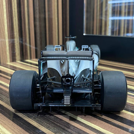 Minichamps Mercedes AMG Petronas F1 W06 Hybrid #6 N. Rosberg 2016 1/18 Diecast Silver - detailed die-cast style model