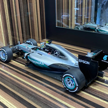 Minichamps Mercedes AMG Petronas F1 W06 Hybrid #6 N. Rosberg 2016 1/18 Diecast Silver - collectible scale model car