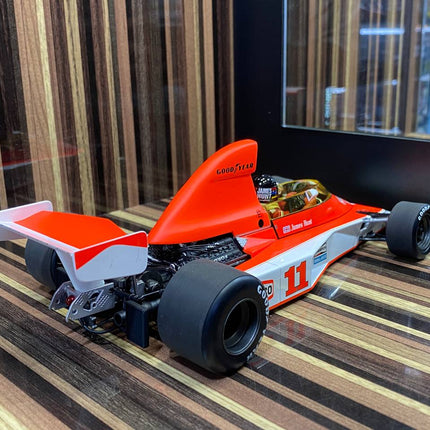 Minichamps McLaren Ford M23 #11 J. Hunt 1976 1/18 Diecast Model - detailed die-cast style model