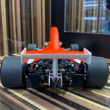 Minichamps McLaren Ford M23 #11 J. Hunt 1976 1/18 Diecast Model - collector edition scale model