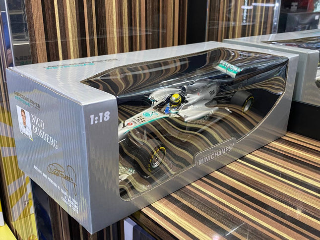 Mercedes-AMG Petronas F1 W04 #6 N. Rosberg 2013 1/18 Diecast Model Car Minichamps Silver - studio product photo of the scale 