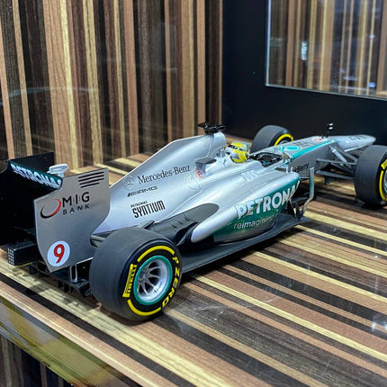 Mercedes-AMG Petronas F1 W04 #6 N. Rosberg 2013 1/18 Diecast Model Car Minichamps Silver - scale model for display
