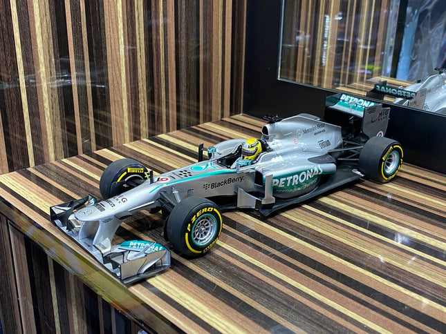 Mercedes-AMG Petronas F1 W04 #6 N. Rosberg 2013 1/18 Diecast Model Car Minichamps Silver - detailed collector display model