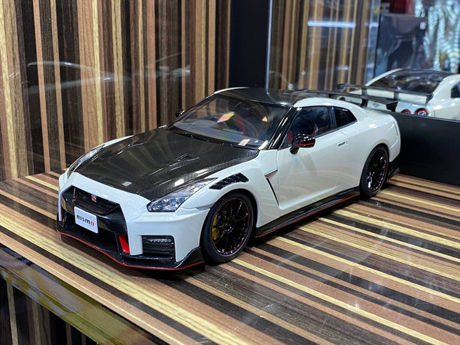AutoArt Nissan GT-R R35 NISMO Special Edition White Pearl 1:18 Diecast Model Car - detailed collector display model