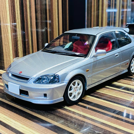 Motor Helix 1/18 Honda Civic Type R EK9 Silver Diecast Model - studio product photo of the scale model