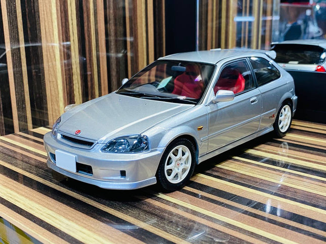 Motor Helix 1/18 Honda Civic Type R EK9 Silver Diecast Model - studio product photo of the scale model