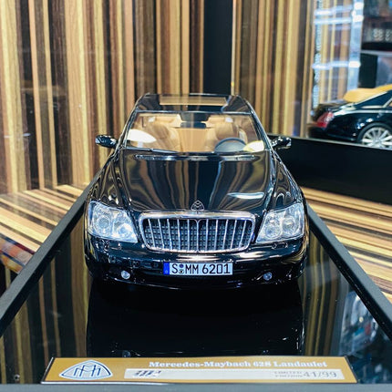 Motor Helix 1/18 Mercedes-Benz Maybach 62S Landaulet Metallic Black Resin Model - collector edition scale model