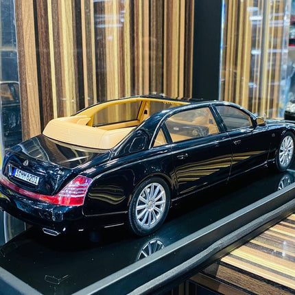 Motor Helix 1/18 Mercedes-Benz Maybach 62S Landaulet Metallic Black Resin Model - fine detailed model replica