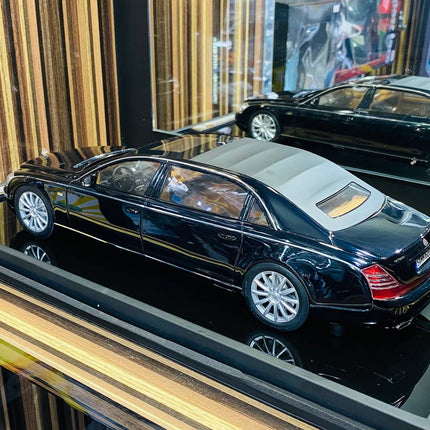 Motor Helix 1/18 Mercedes-Benz Maybach 62S Landaulet Metallic Black Resin Model - premium collector scale model