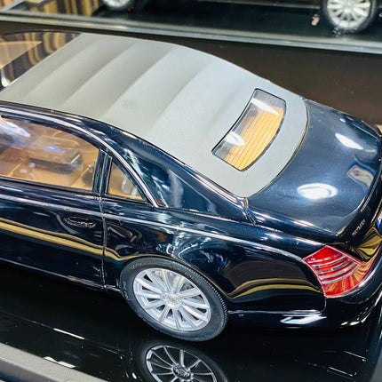 Motor Helix 1/18 Mercedes-Benz Maybach 62S Landaulet Metallic Black Resin Model - scale model for display