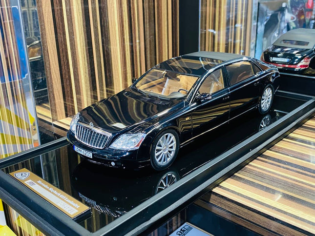 Motor Helix 1/18 Mercedes-Benz Maybach 62S Landaulet Metallic Black Resin Model - detailed collector display model